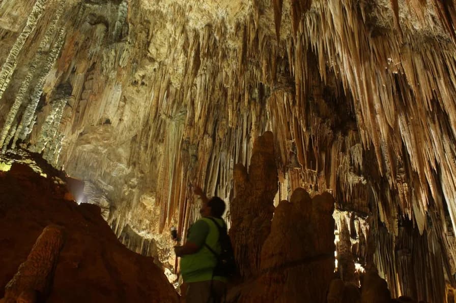 Passeio pela Caverna do Diabo